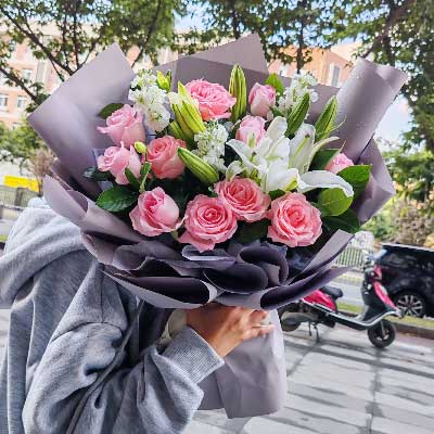 无锡11朵戴安娜粉玫瑰百合，与你一起追逐梦想